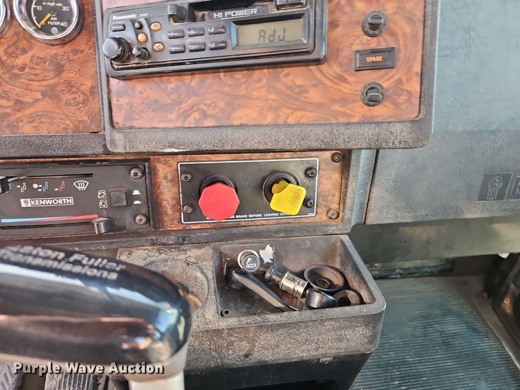 image for item EO7017 2000 Kenworth W900 semi truck