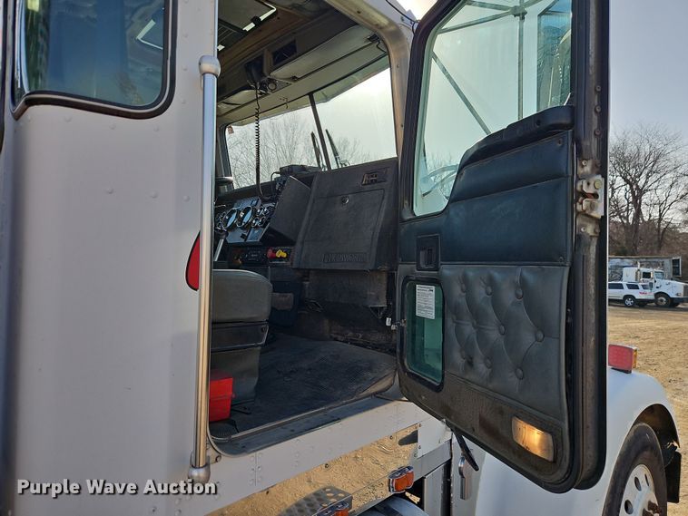 image for item EO7017 2000 Kenworth W900 semi truck