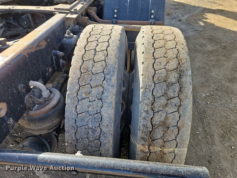 image for item EO7017 2000 Kenworth W900 semi truck