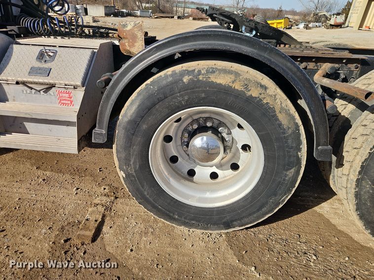 image for item EO7017 2000 Kenworth W900 semi truck