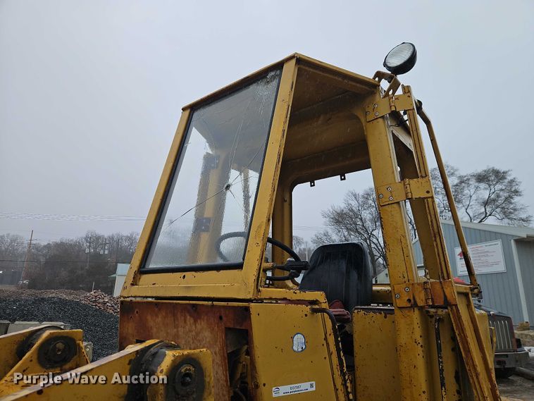 image for item EO7057 1973 Caterpillar 930 wheel loader