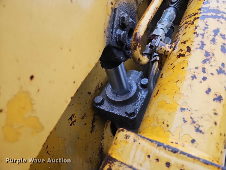 image for item EO7057 1973 Caterpillar 930 wheel loader