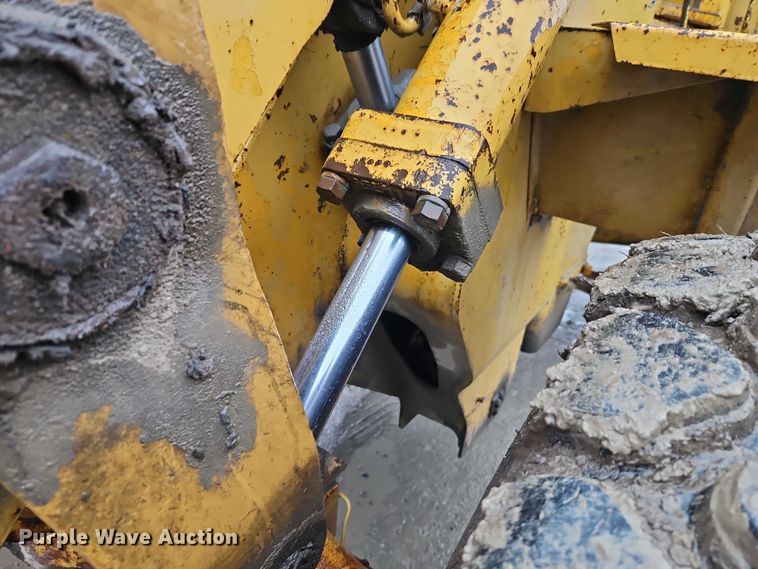 image for item EO7057 1973 Caterpillar 930 wheel loader