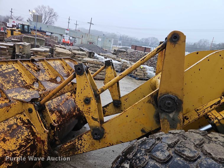 image for item EO7057 1973 Caterpillar 930 wheel loader