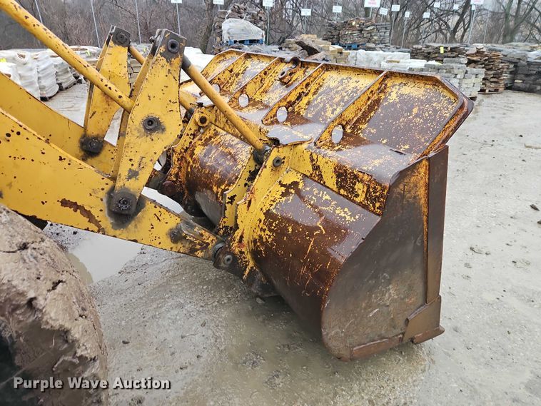 image for item EO7057 1973 Caterpillar 930 wheel loader