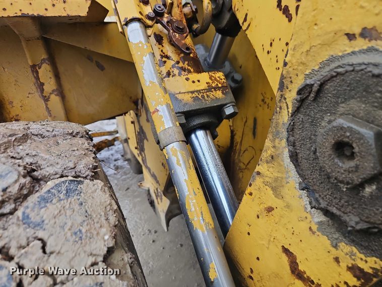 image for item EO7057 1973 Caterpillar 930 wheel loader