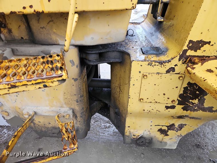 image for item EO7057 1973 Caterpillar 930 wheel loader