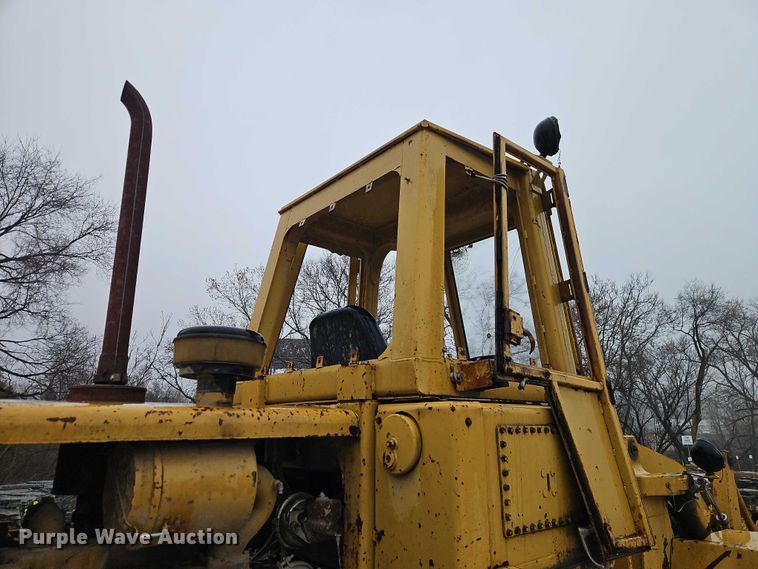 image for item EO7057 1973 Caterpillar 930 wheel loader