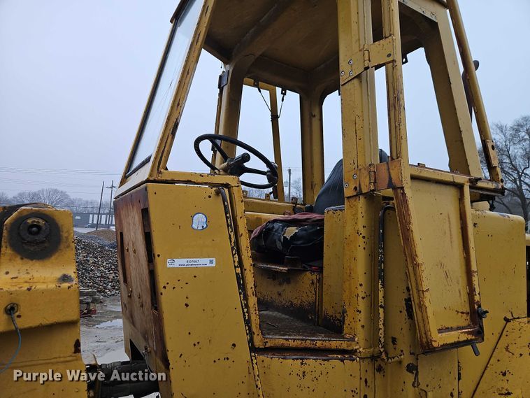 image for item EO7057 1973 Caterpillar 930 wheel loader