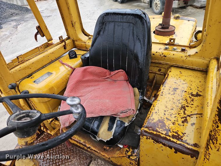 image for item EO7057 1973 Caterpillar 930 wheel loader