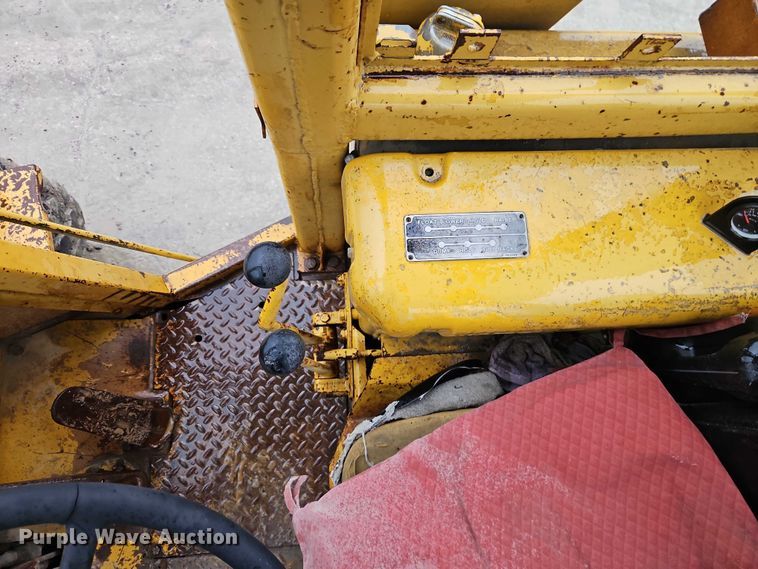 image for item EO7057 1973 Caterpillar 930 wheel loader