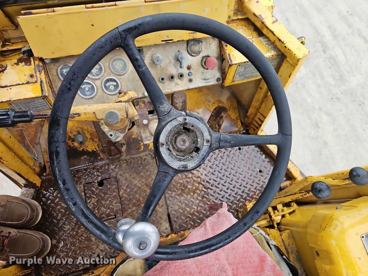 image for item EO7057 1973 Caterpillar 930 wheel loader