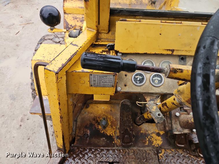 image for item EO7057 1973 Caterpillar 930 wheel loader