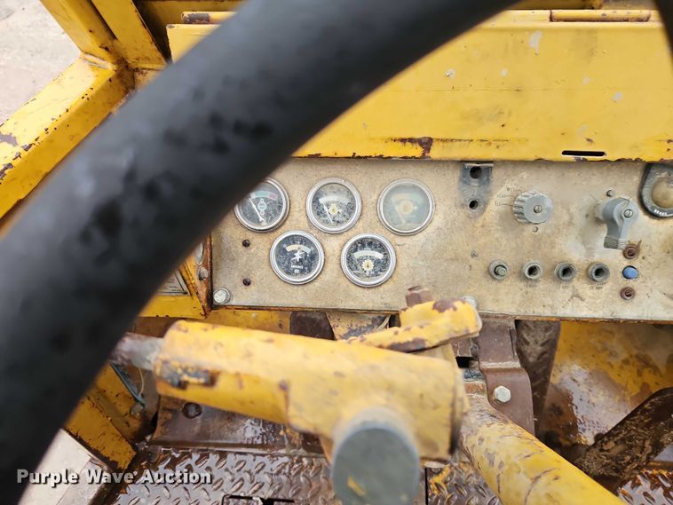 image for item EO7057 1973 Caterpillar 930 wheel loader