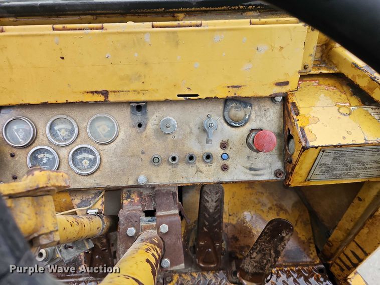 image for item EO7057 1973 Caterpillar 930 wheel loader