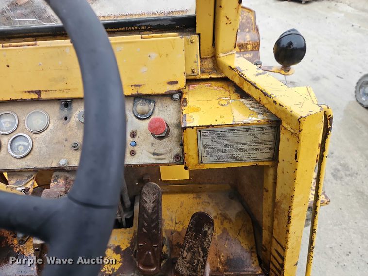 image for item EO7057 1973 Caterpillar 930 wheel loader