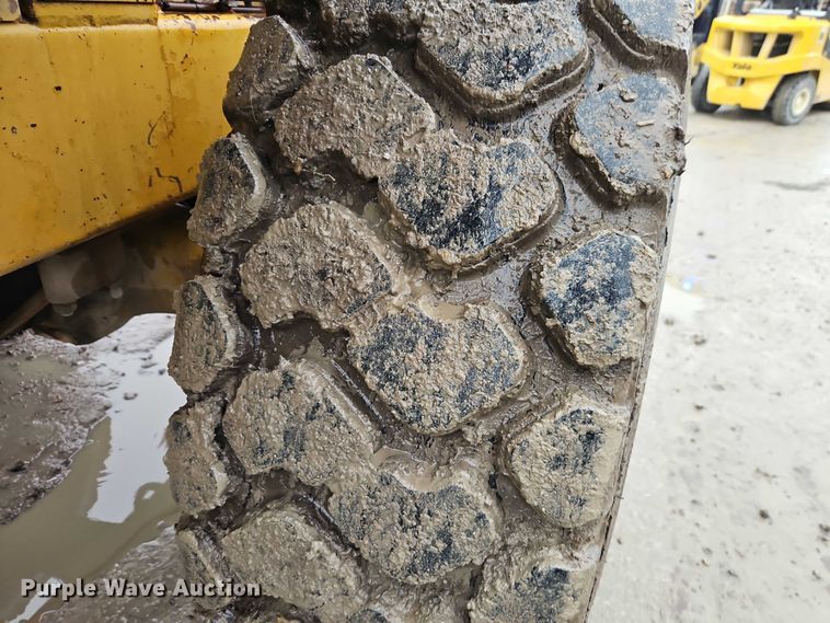 image for item EO7057 1973 Caterpillar 930 wheel loader