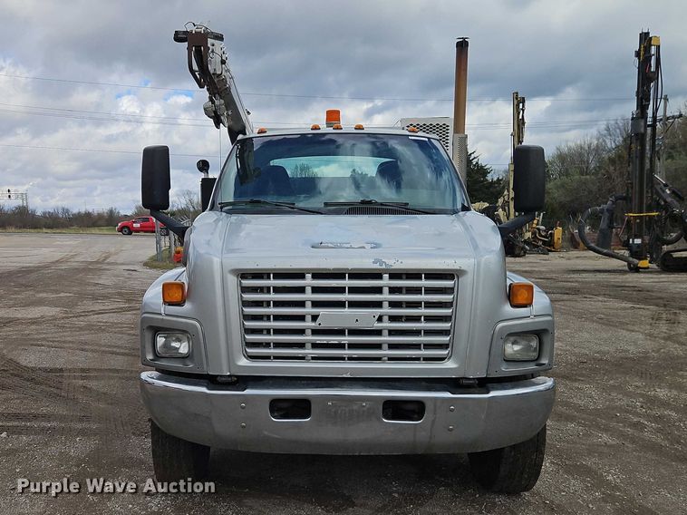 image for item EO7200 2009 GMC C7500 utility / service truck