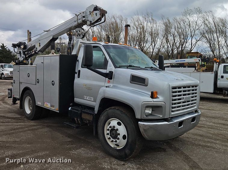 image for item EO7200 2009 GMC C7500 utility / service truck