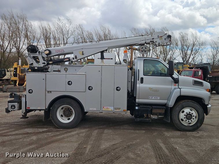 image for item EO7200 2009 GMC C7500 utility / service truck