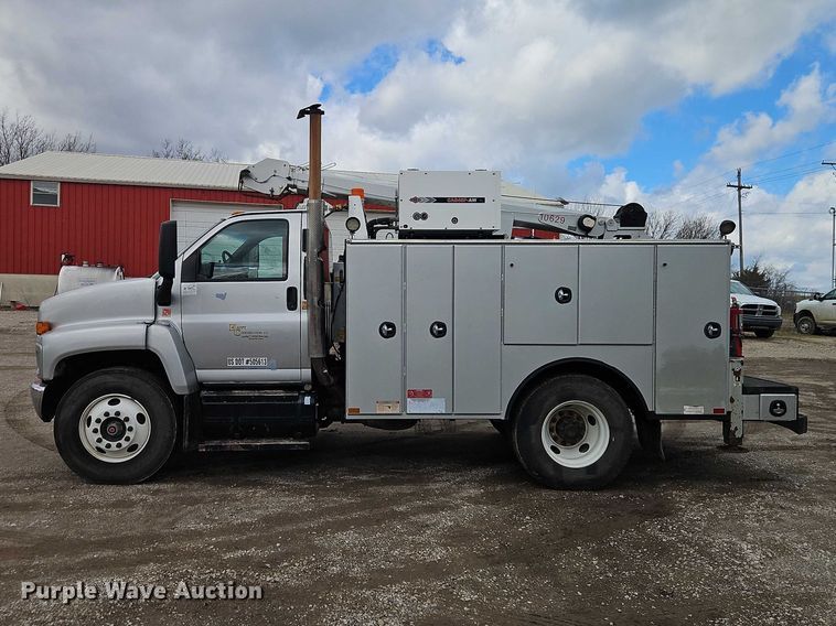 image for item EO7200 2009 GMC C7500 utility / service truck