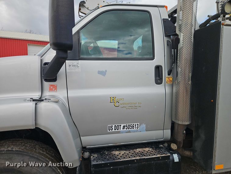 image for item EO7200 2009 GMC C7500 utility / service truck
