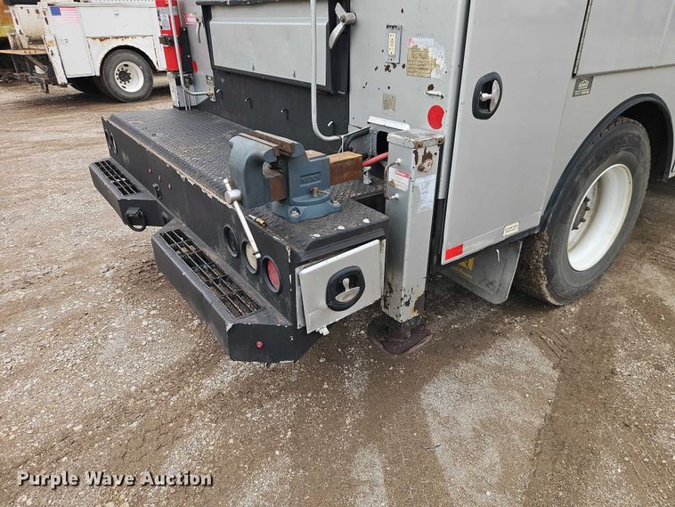 image for item EO7200 2009 GMC C7500 utility / service truck