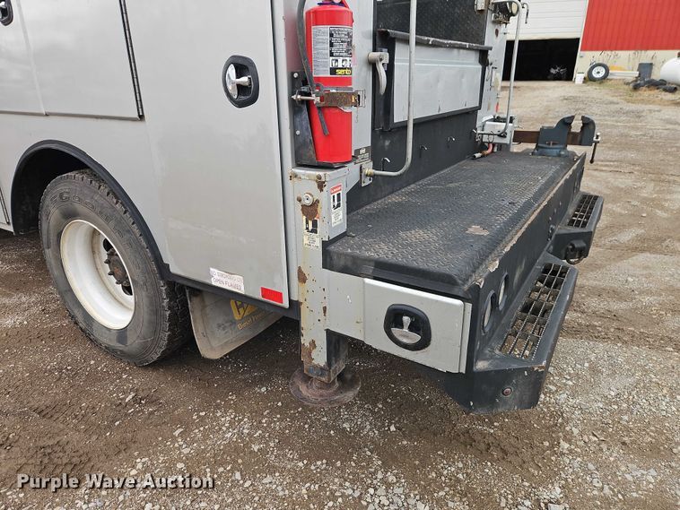 image for item EO7200 2009 GMC C7500 utility / service truck