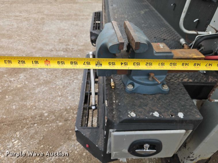 image for item EO7200 2009 GMC C7500 utility / service truck