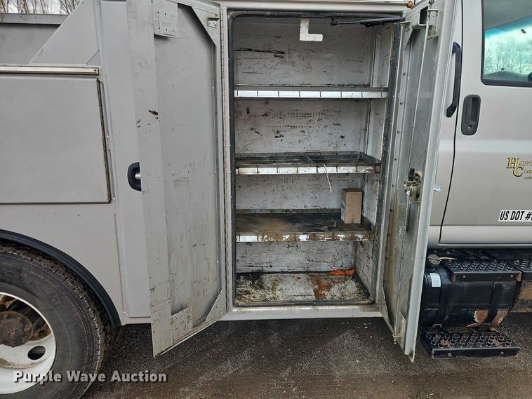 image for item EO7200 2009 GMC C7500 utility / service truck