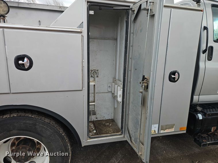 image for item EO7200 2009 GMC C7500 utility / service truck