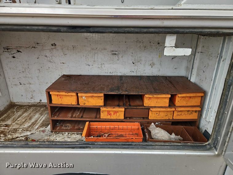 image for item EO7200 2009 GMC C7500 utility / service truck