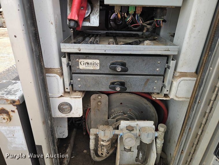 image for item EO7200 2009 GMC C7500 utility / service truck