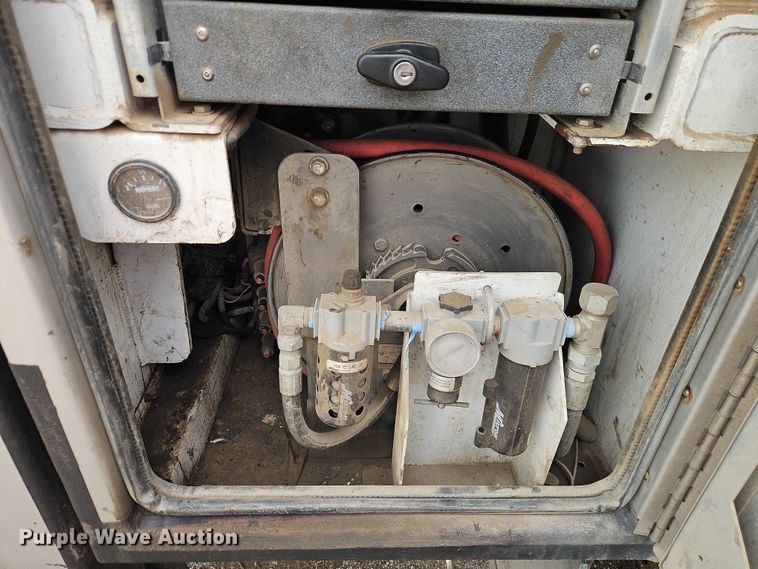 image for item EO7200 2009 GMC C7500 utility / service truck