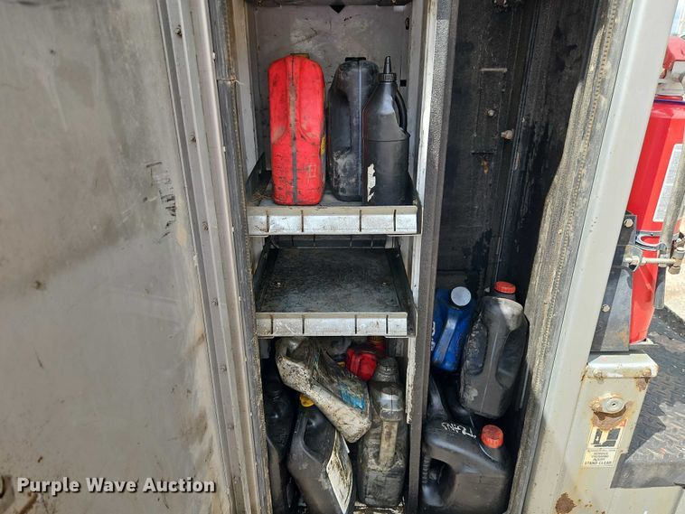 image for item EO7200 2009 GMC C7500 utility / service truck