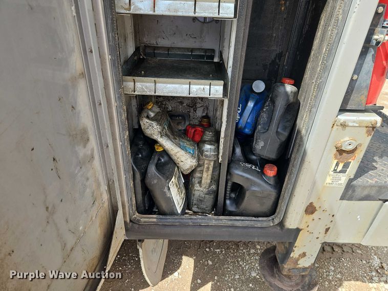 image for item EO7200 2009 GMC C7500 utility / service truck