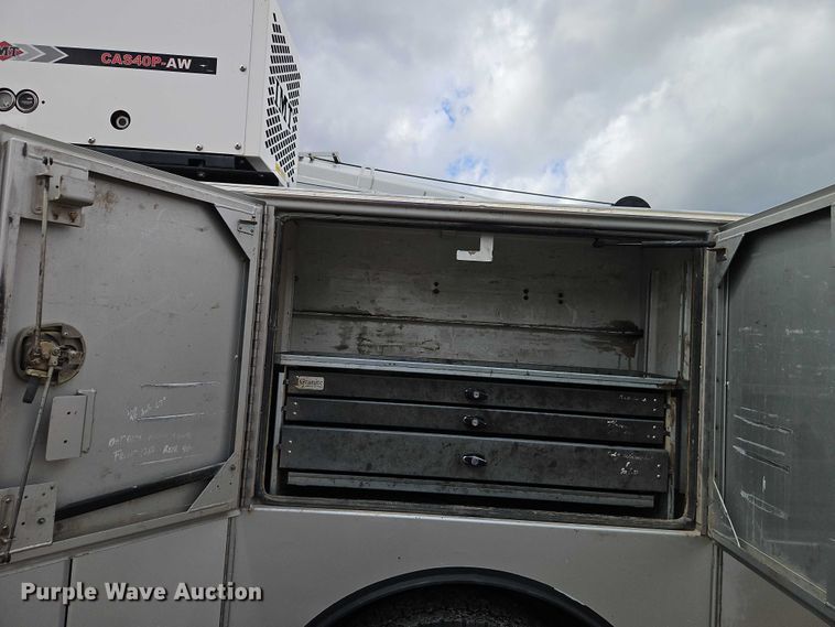 image for item EO7200 2009 GMC C7500 utility / service truck