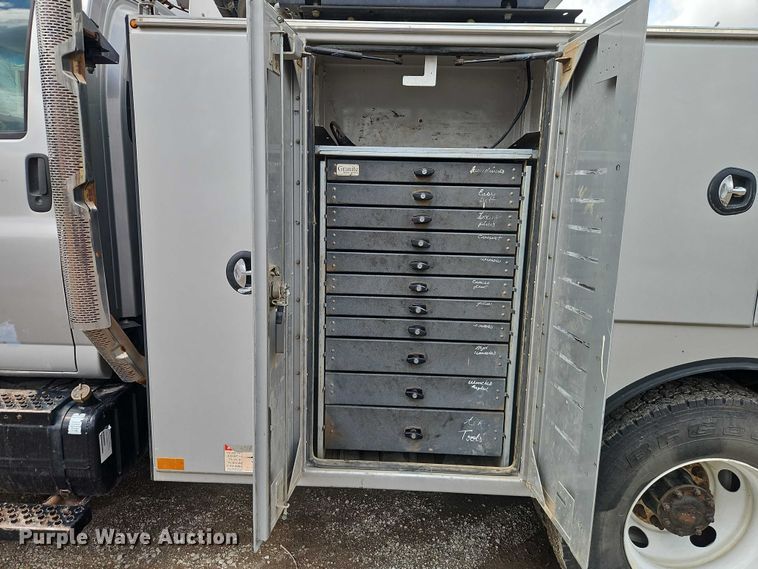 image for item EO7200 2009 GMC C7500 utility / service truck