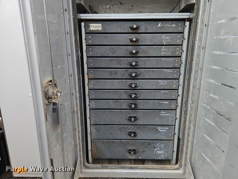 image for item EO7200 2009 GMC C7500 utility / service truck