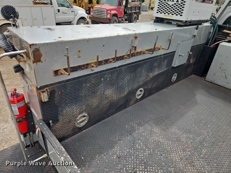 image for item EO7200 2009 GMC C7500 utility / service truck