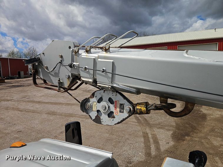 image for item EO7200 2009 GMC C7500 utility / service truck