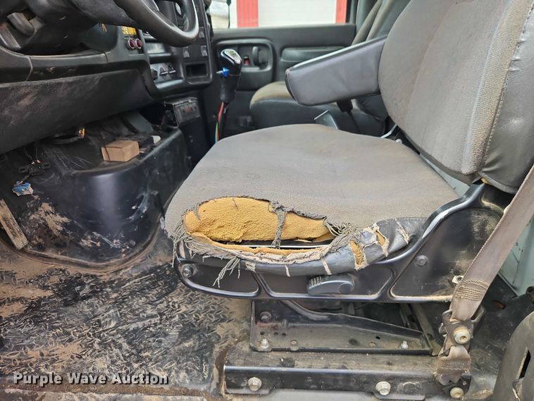 image for item EO7200 2009 GMC C7500 utility / service truck