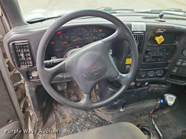 image for item EO7200 2009 GMC C7500 utility / service truck