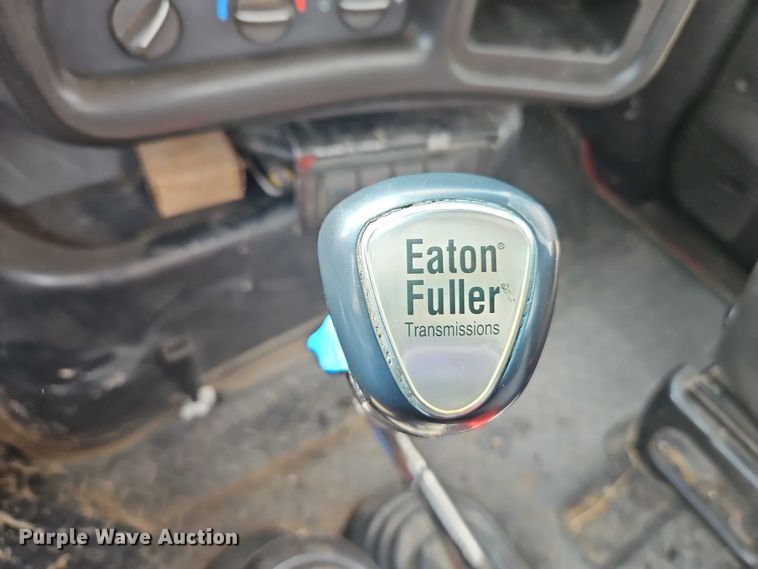 image for item EO7200 2009 GMC C7500 utility / service truck