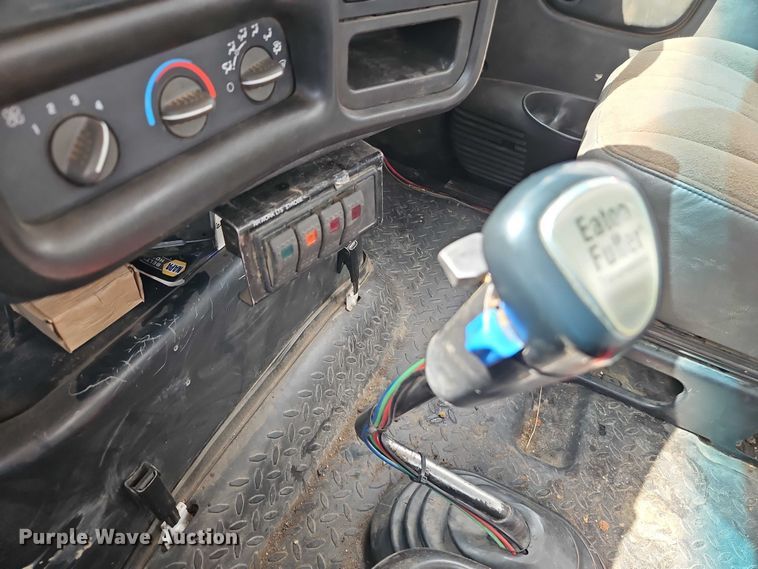 image for item EO7200 2009 GMC C7500 utility / service truck