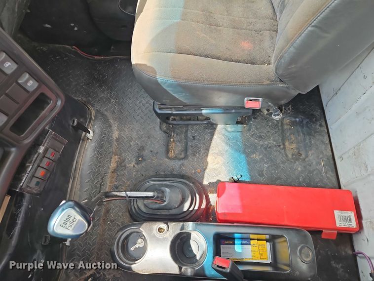 image for item EO7200 2009 GMC C7500 utility / service truck