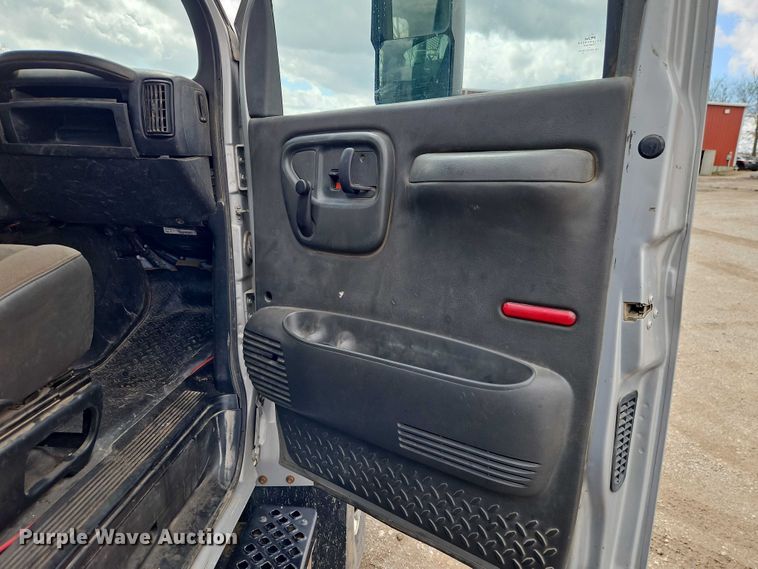 image for item EO7200 2009 GMC C7500 utility / service truck