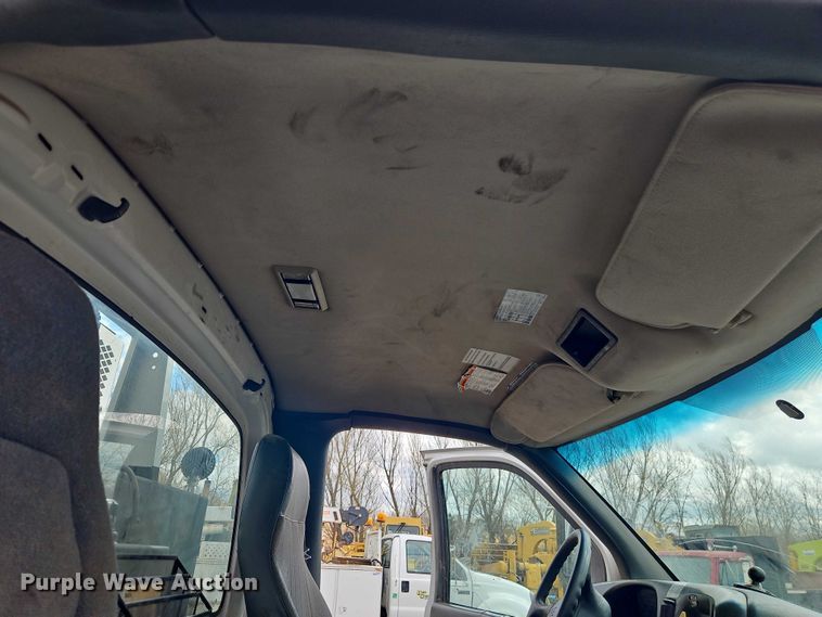 image for item EO7200 2009 GMC C7500 utility / service truck