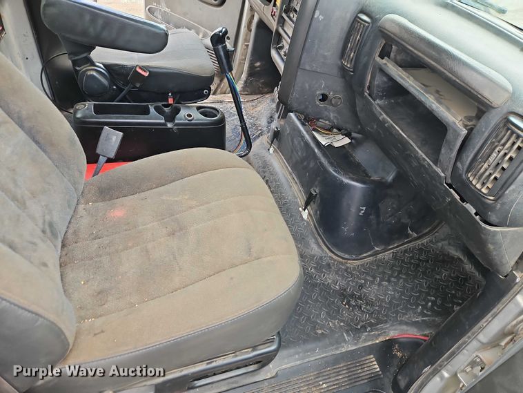 image for item EO7200 2009 GMC C7500 utility / service truck