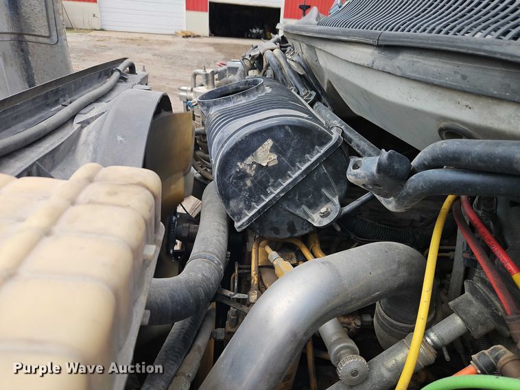 image for item EO7200 2009 GMC C7500 utility / service truck